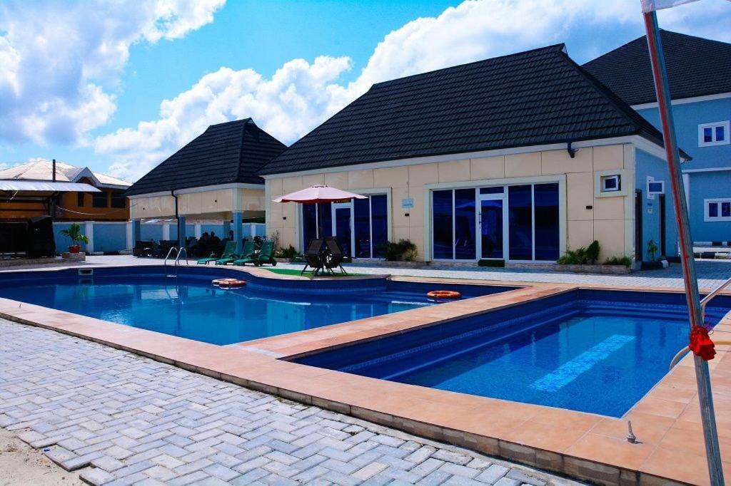 Ricky Hotels Ughelli Exterior photo