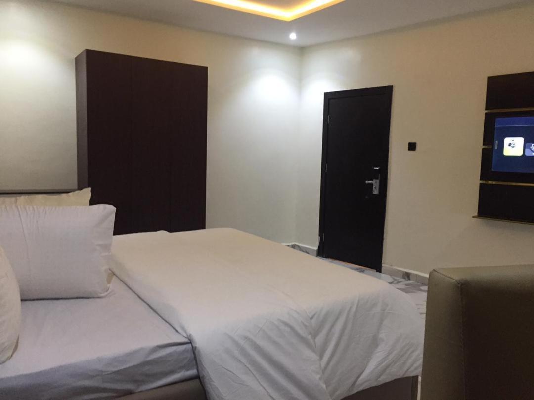 Ricky Hotels Ughelli Exterior photo