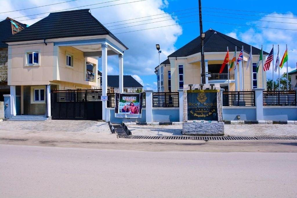 Ricky Hotels Ughelli Exterior photo