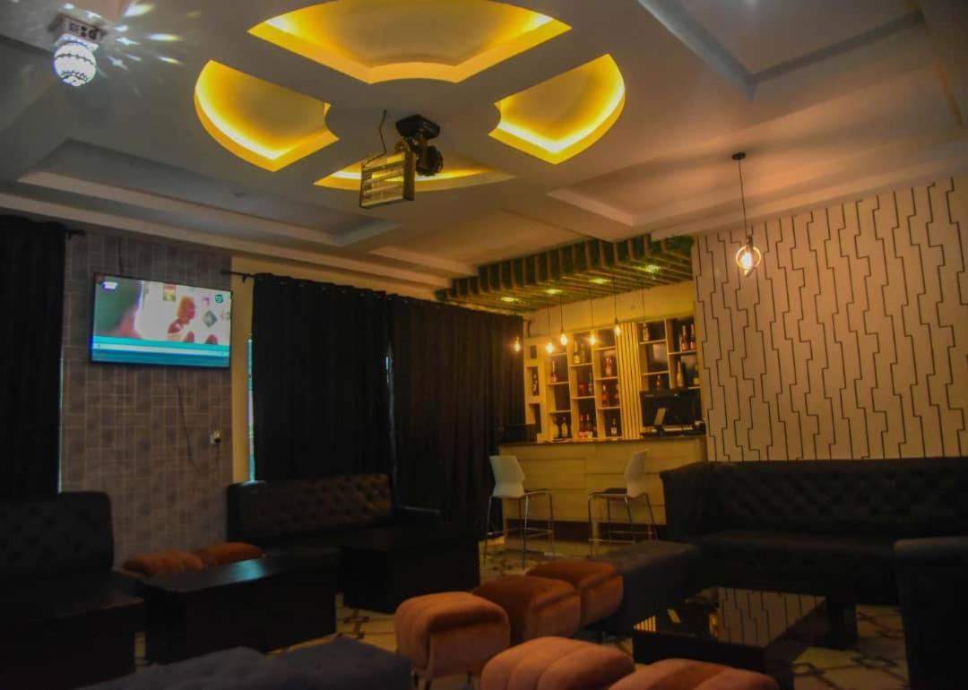 Ricky Hotels Ughelli Exterior photo